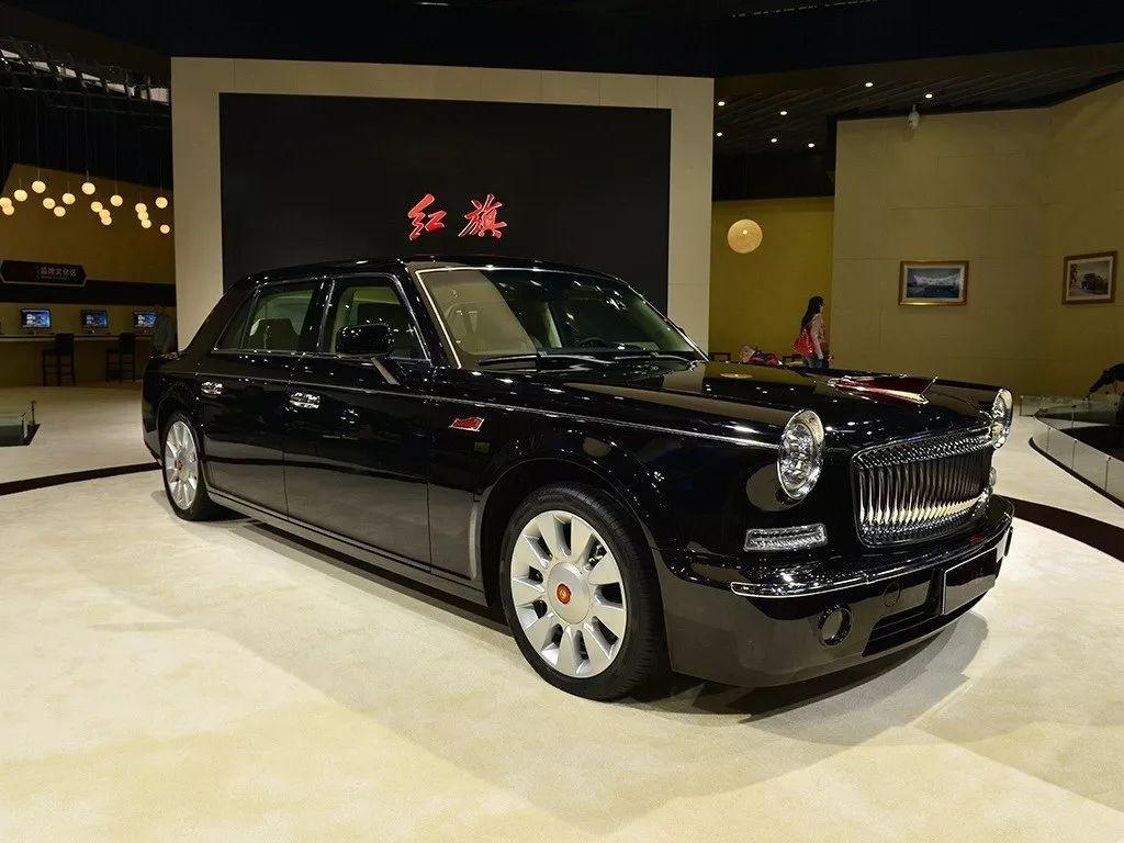 街头现身挂007车牌的500万国产红旗l5网友这是詹姆斯邦德的座驾吗