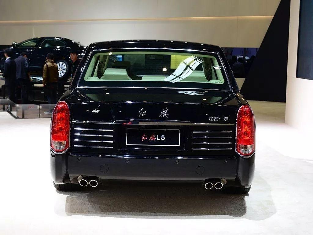 街头现身挂007车牌的500万国产红旗l5网友这是詹姆斯邦德的座驾吗
