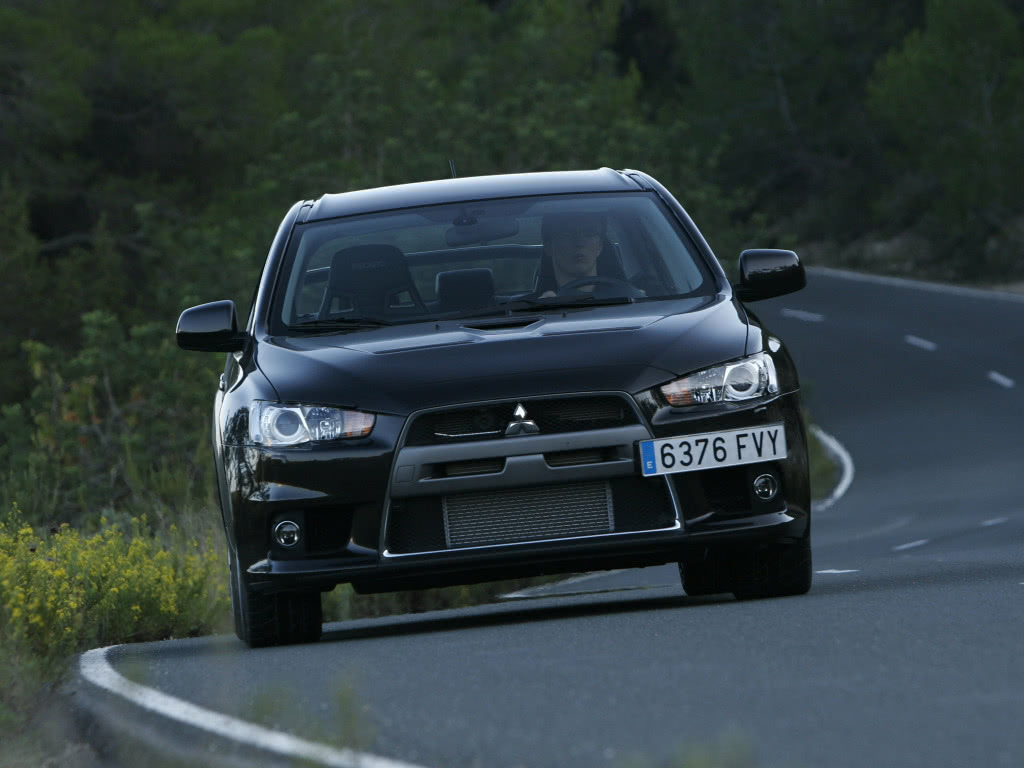 敢对超跑竖中指的evo,就因为仗着这颗引擎!