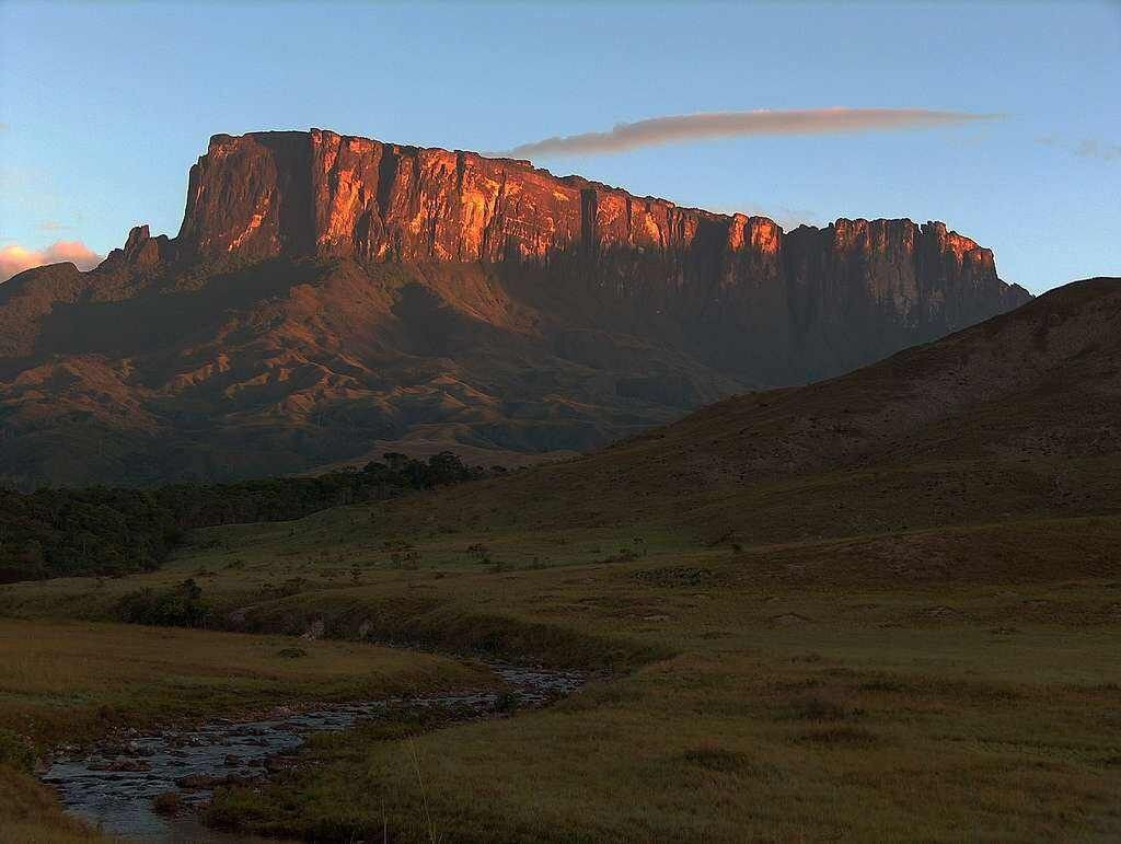 去世界的尽头罗赖马山看令人震撼的风景