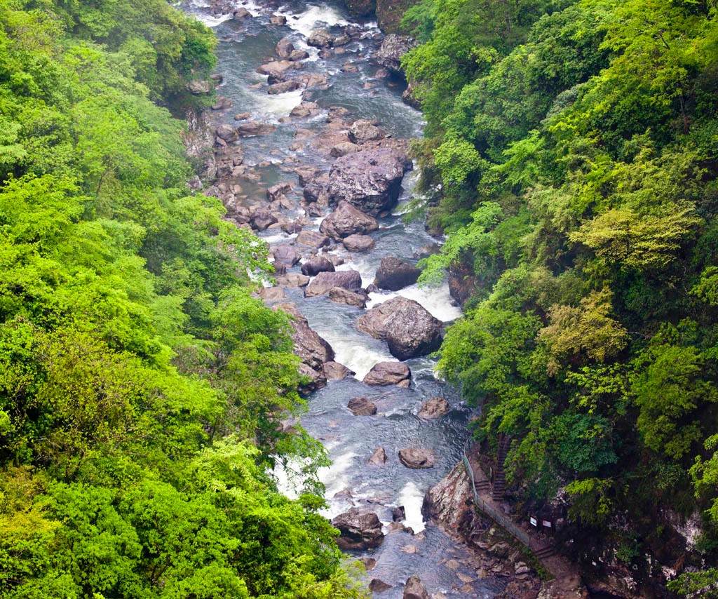 奇景瀑布沟壑纵横 却有着爱侣圣地之美誉