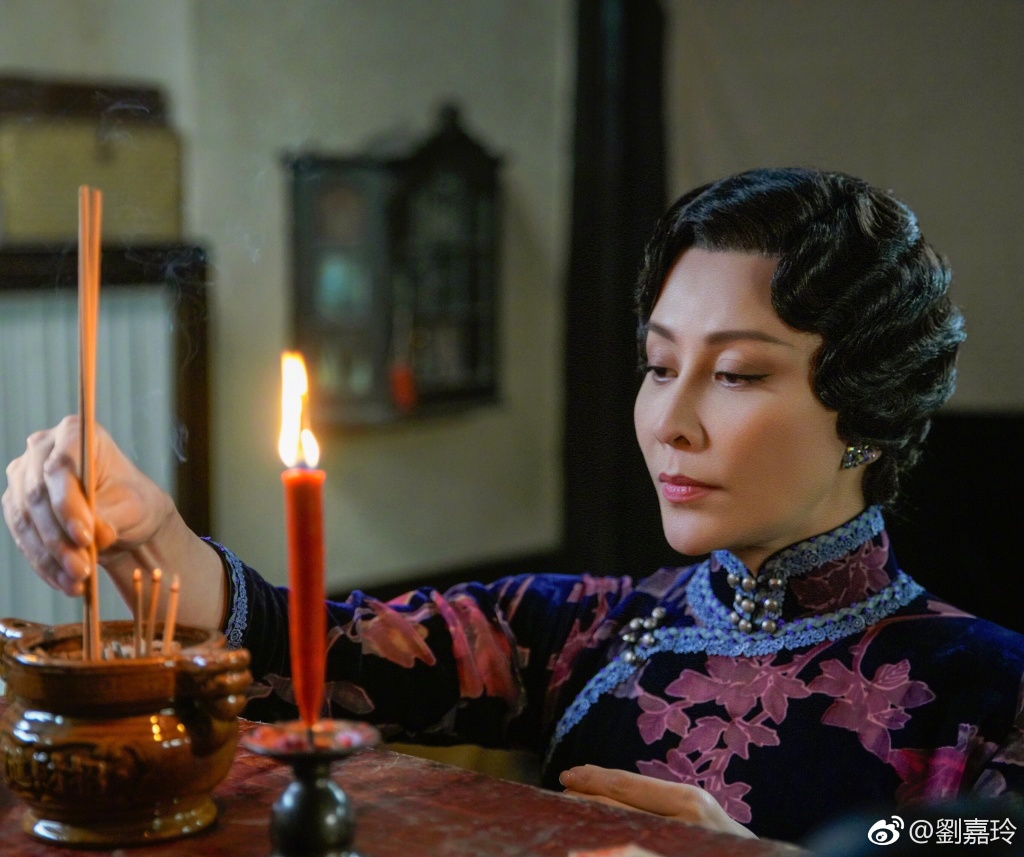 刘嘉玲《半生缘》剧照曝光,网友吐槽:又一个女星要变成蔡明了