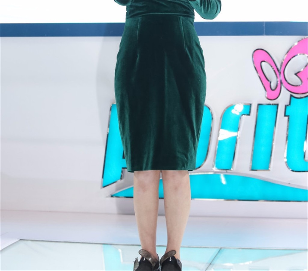 黄奕出席活动近照胯宽腿粗显尴尬网友难怪黄毅清放弃她