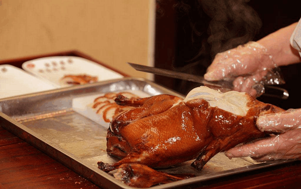 老北京烤鸭知多少原来北京本地人去的最多的不是全聚德