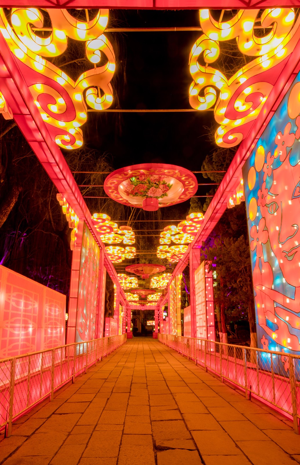 趵突泉灯展开灯了