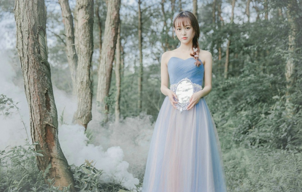 温柔如水妹子森林烟雾缭绕仙气十足娇嫩可爱唯美写真