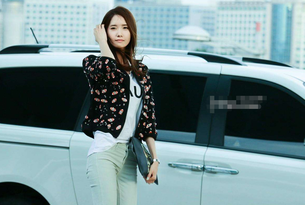 曾是鹿晗师姐,颜值秒杀热巴,关晓彤,年仅27岁却坐拥豪车数辆!