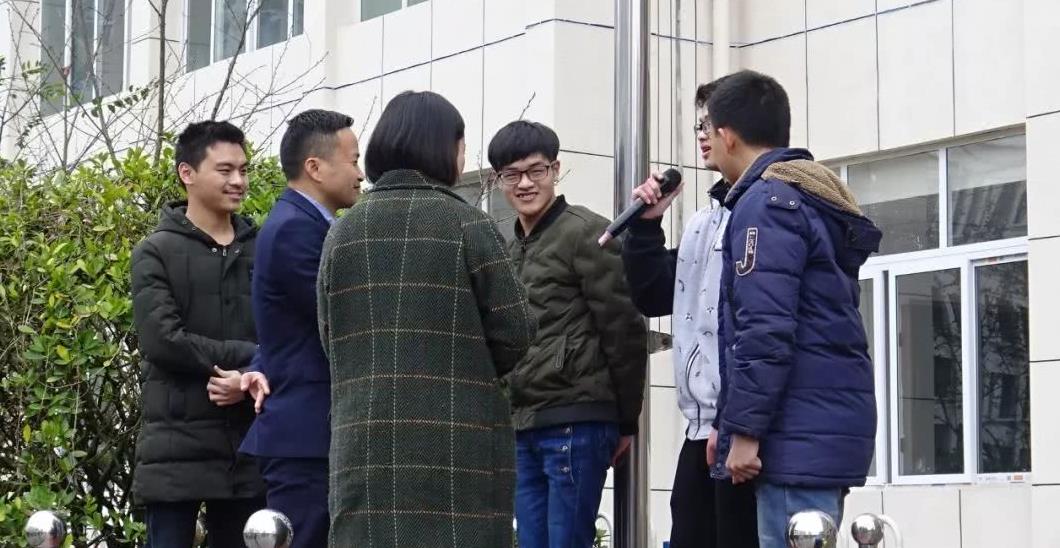 利川五中高考百日誓师大会震撼现场…