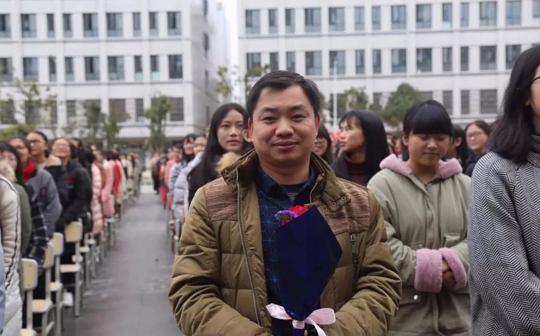 利川五中高考百日誓师大会震撼现场…