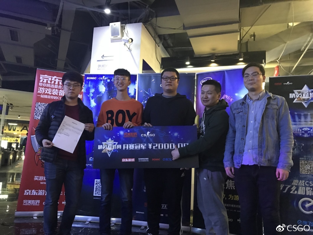 CSGO主播莱昂凯直播时帮妹子给水友告白 不少网友看哭了|妹子|莱昂|主播_新浪新闻