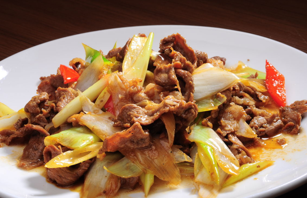 舌尖上的中国葱爆羊肉老北京传统菜肴突出一个爆字