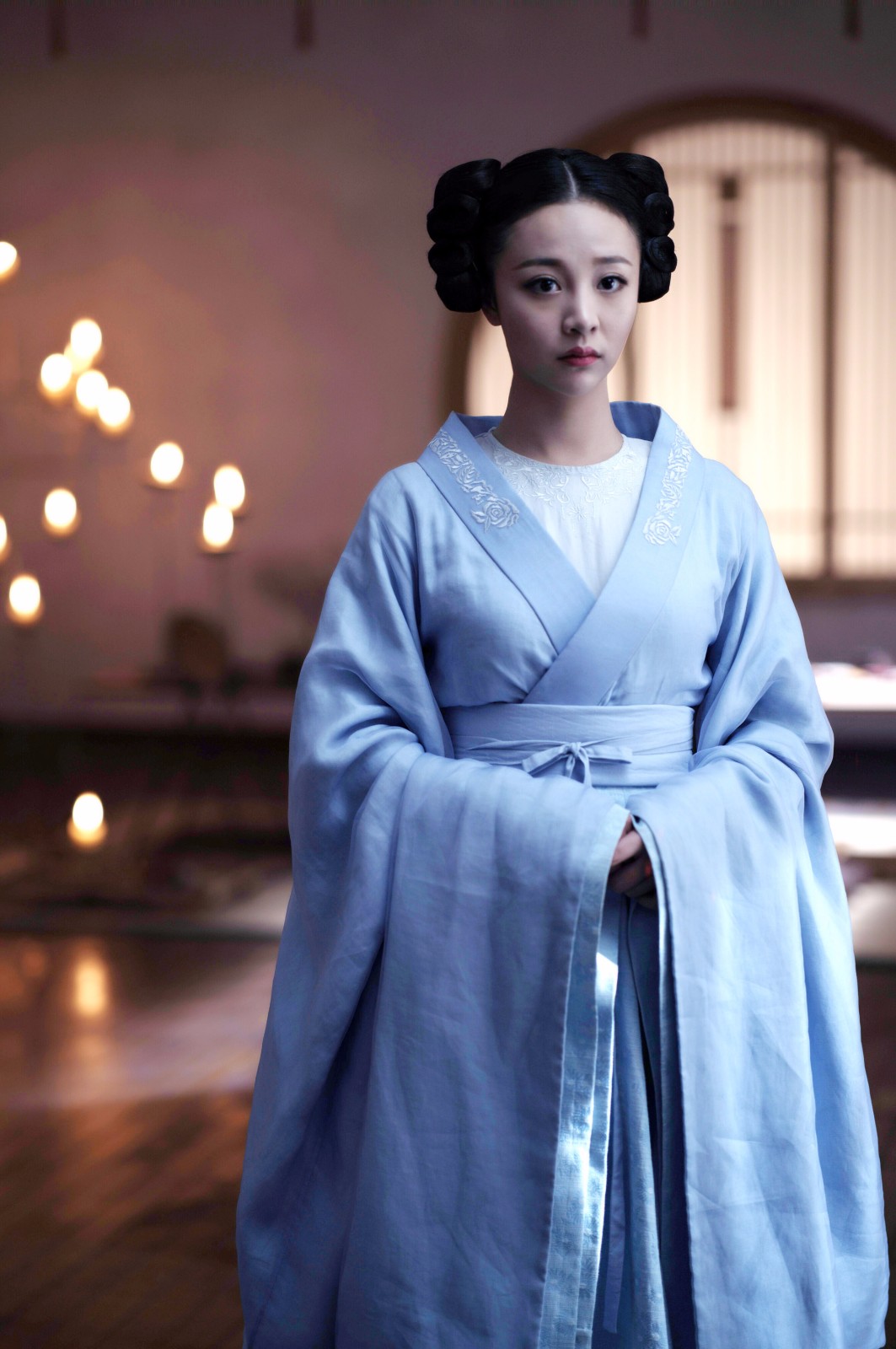 《凤囚凰》开播 关晓彤,高雨儿戏里戏外姐妹情深