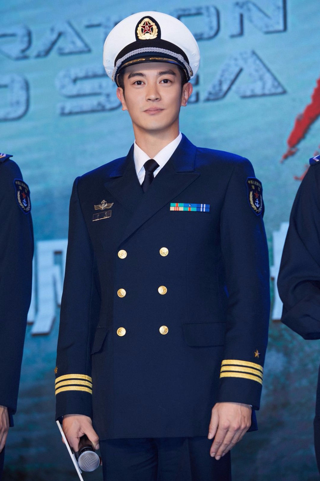 杜江《红海行动》着戎装英姿飒爽 现场控诉宝宝心里苦