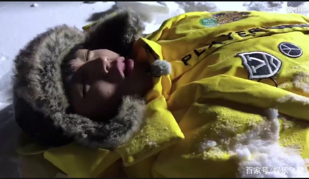 王俊凯雪地表演平地摔?粉丝:只想看脸!