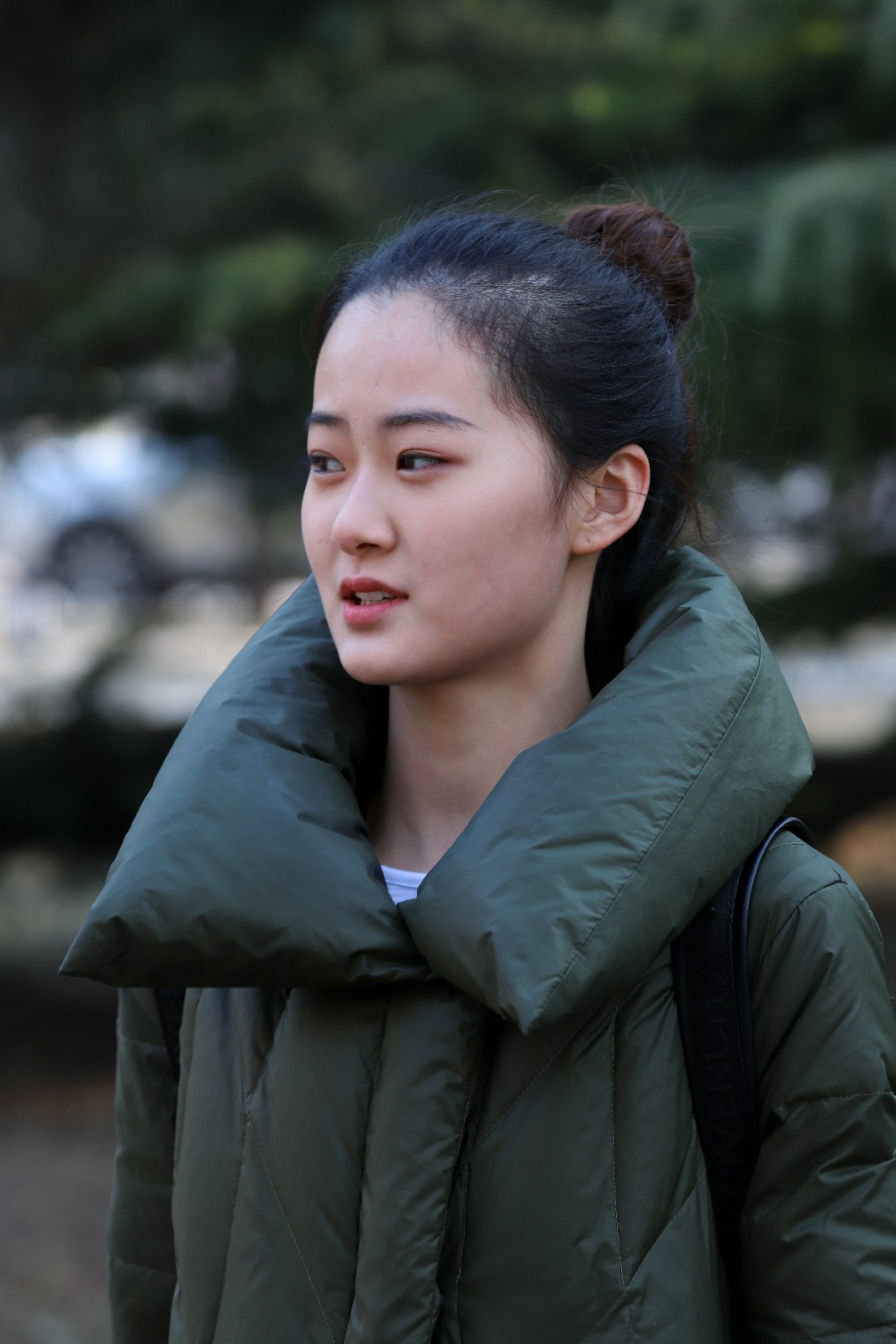 北电艺考现场遇到一位清纯萌妹,她笑起来好甜呀