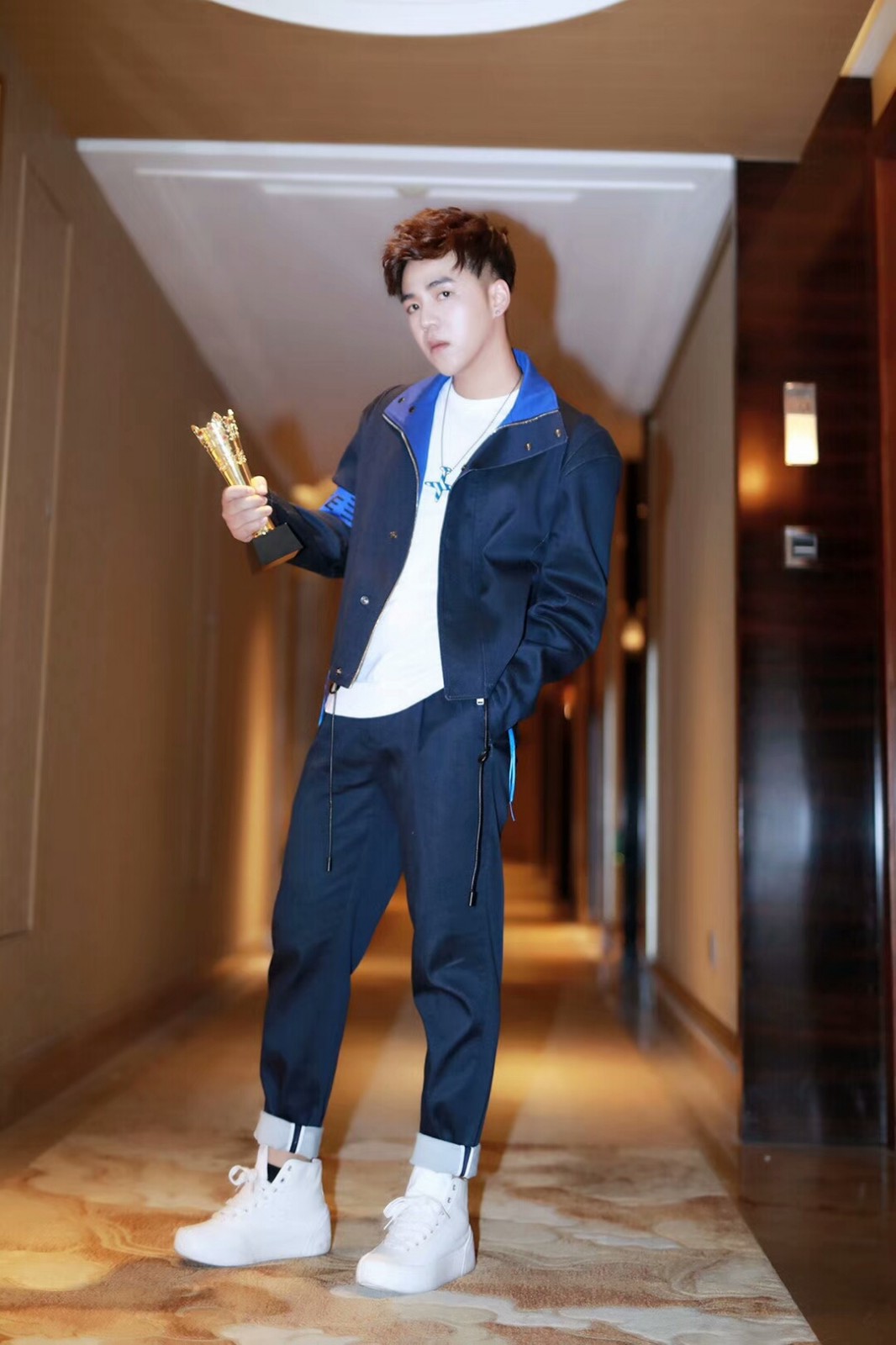 沧嗓少年朱兴东再获大奖 bbt出道首场红毯秀