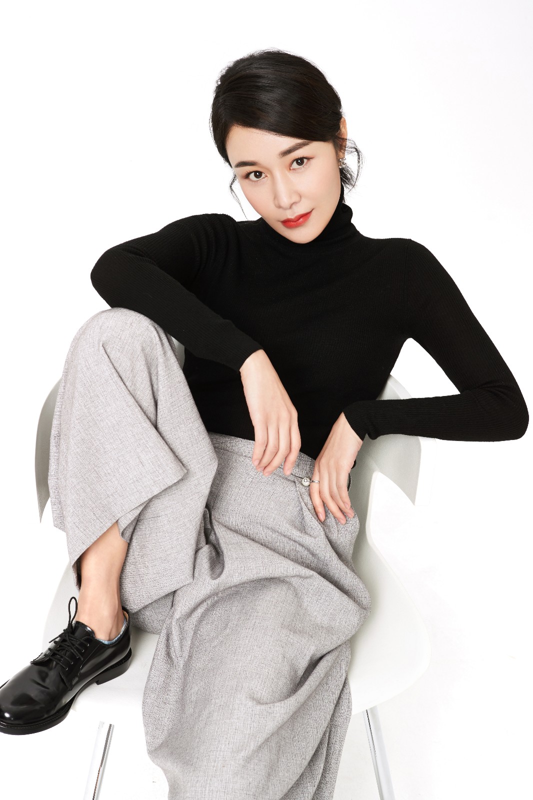 胡蓉蓉曝时尚写真冷艳高贵攻气十足