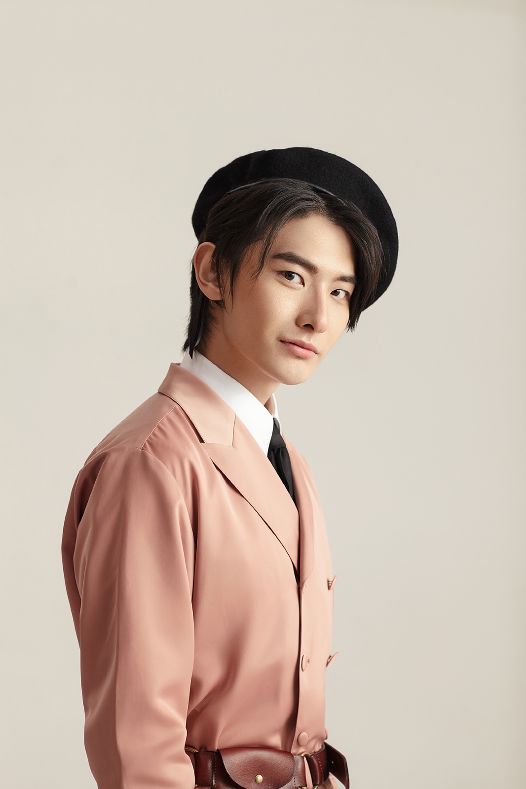 《艳势番之新青年》冷傲睿医王瑞昌海报曝光 热血不羁书写传奇