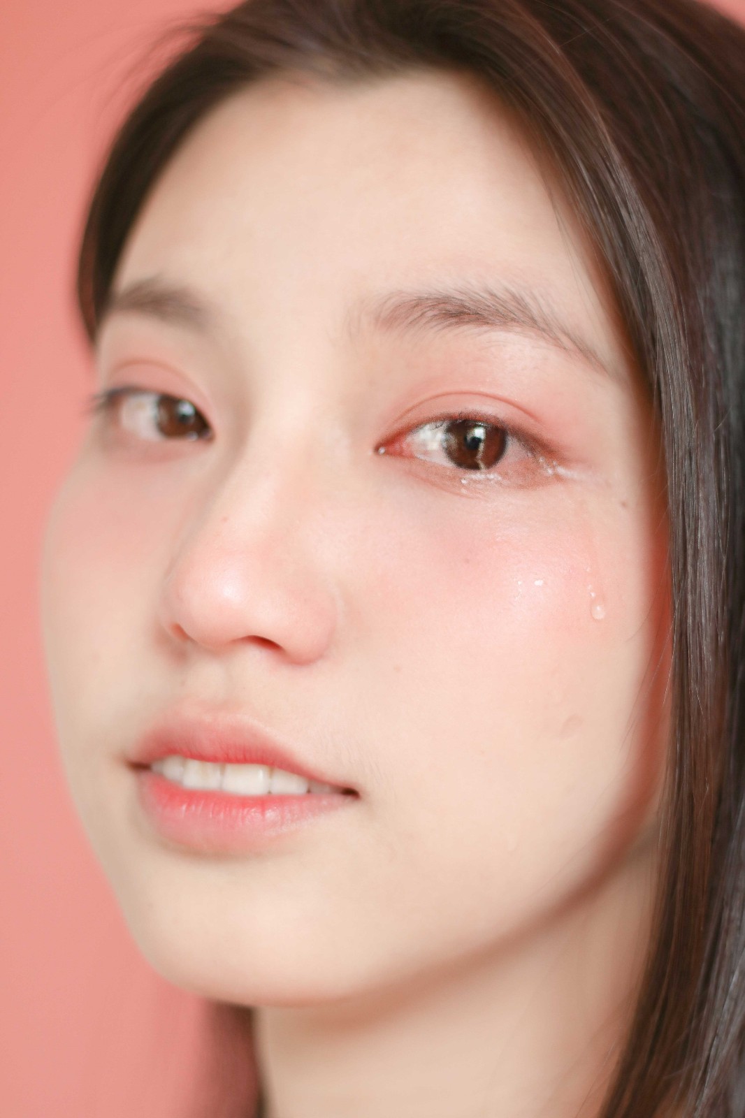 17岁少女摄影师镜头下流泪的少女