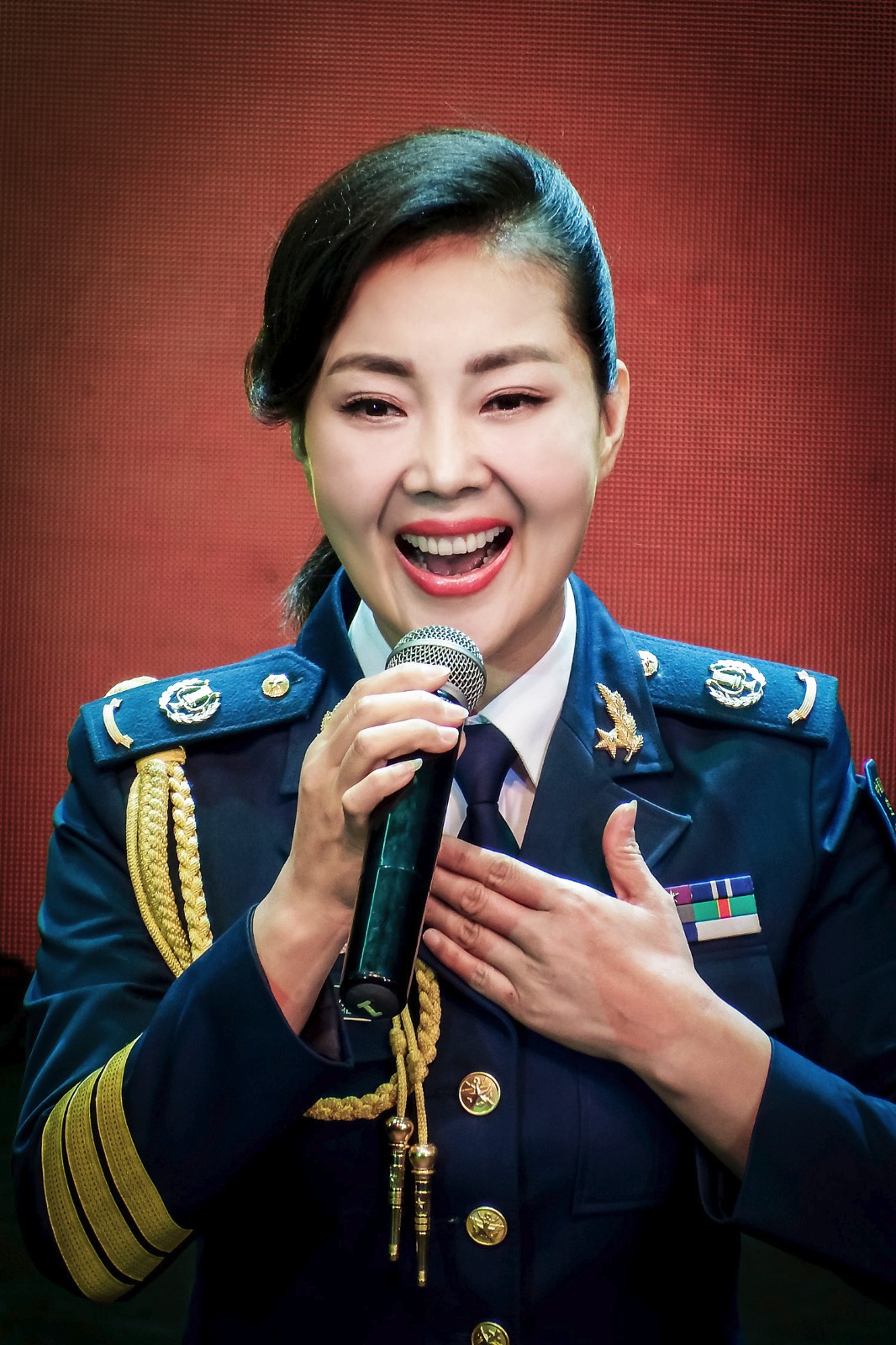 东部战区文工团歌唱演员褚海辰慰问东城区演出67676767