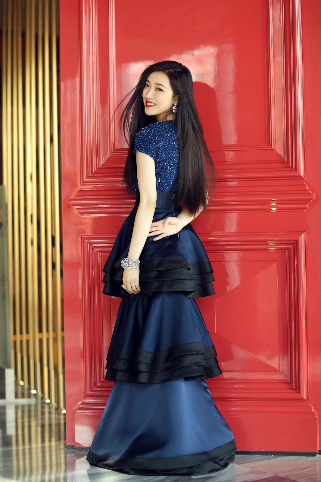 菅纫姿一袭梦幻仙女裙出席活动 获年度风尚新秀大奖