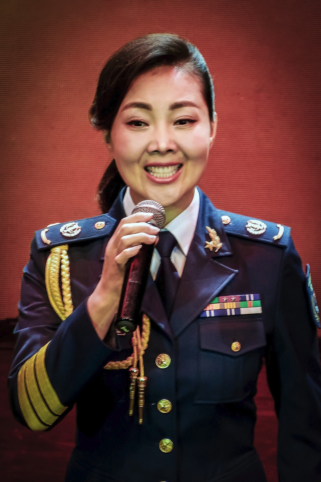 东部战区文工团歌唱演员褚海辰慰问东城区演出67676767