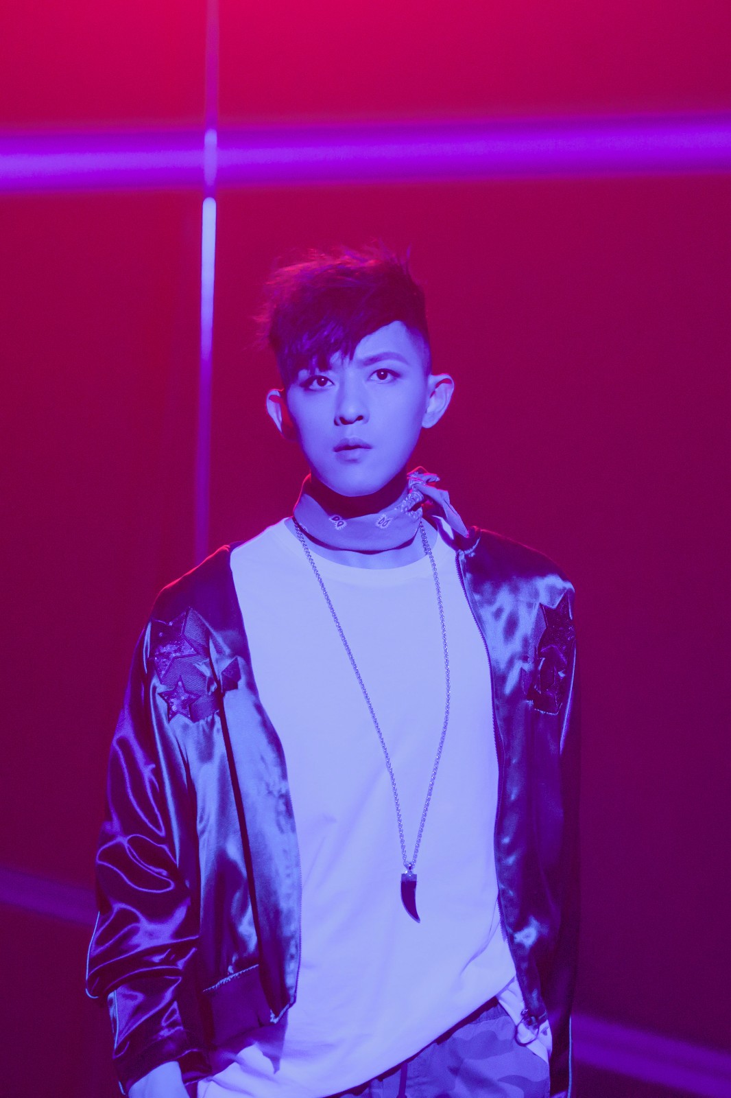 据悉,敖犬正在银川拍摄全新影视作品《逆境游戏》,敬请期待!