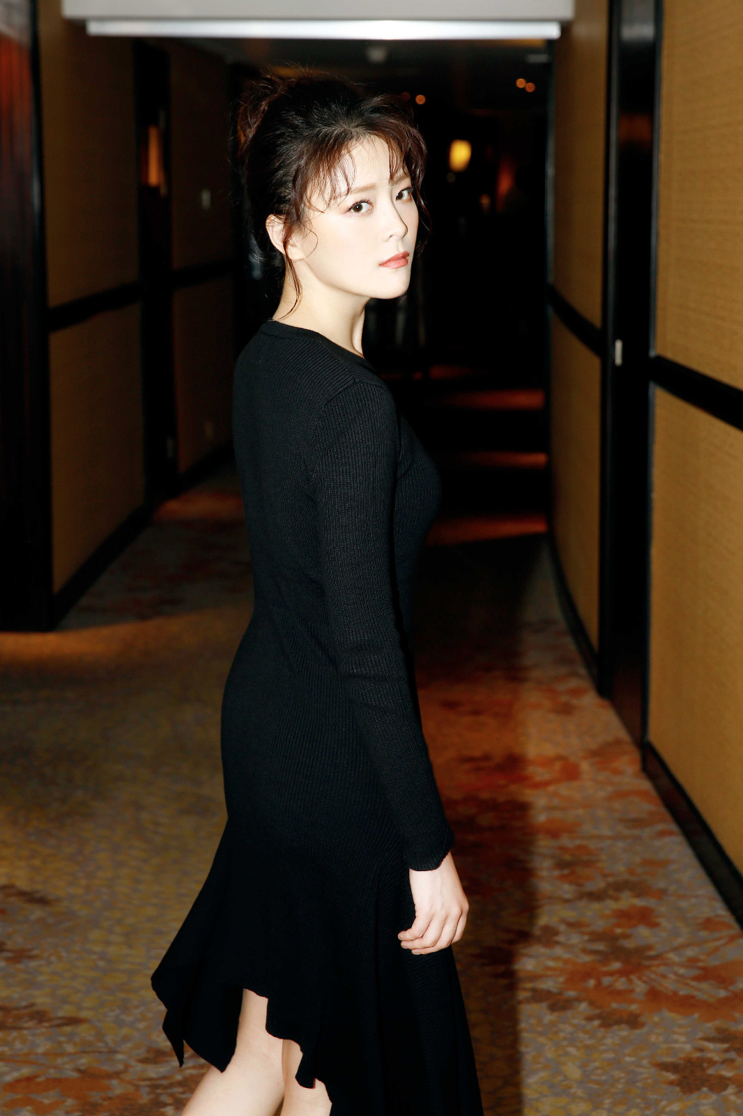 王玥兮写真曝光 美而不艳演绎高级小性感