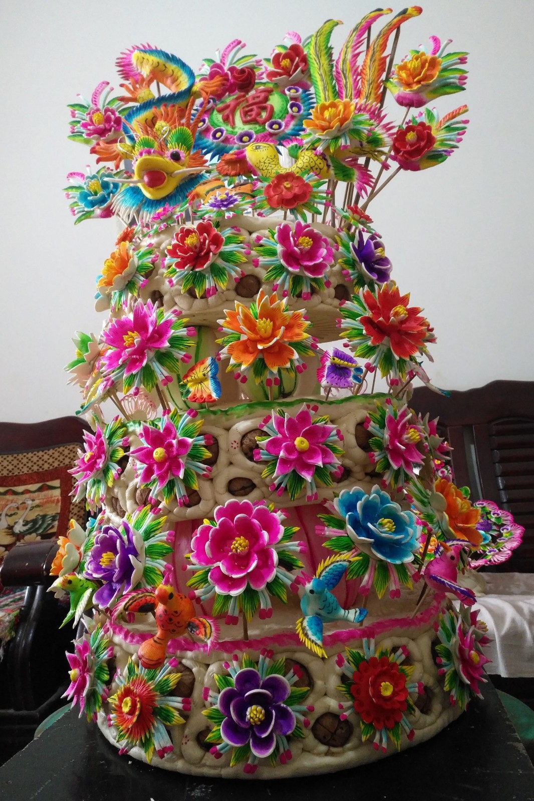 她用50斤面粉4天时间做出了1个大花馍卖了1500元看看啥造型