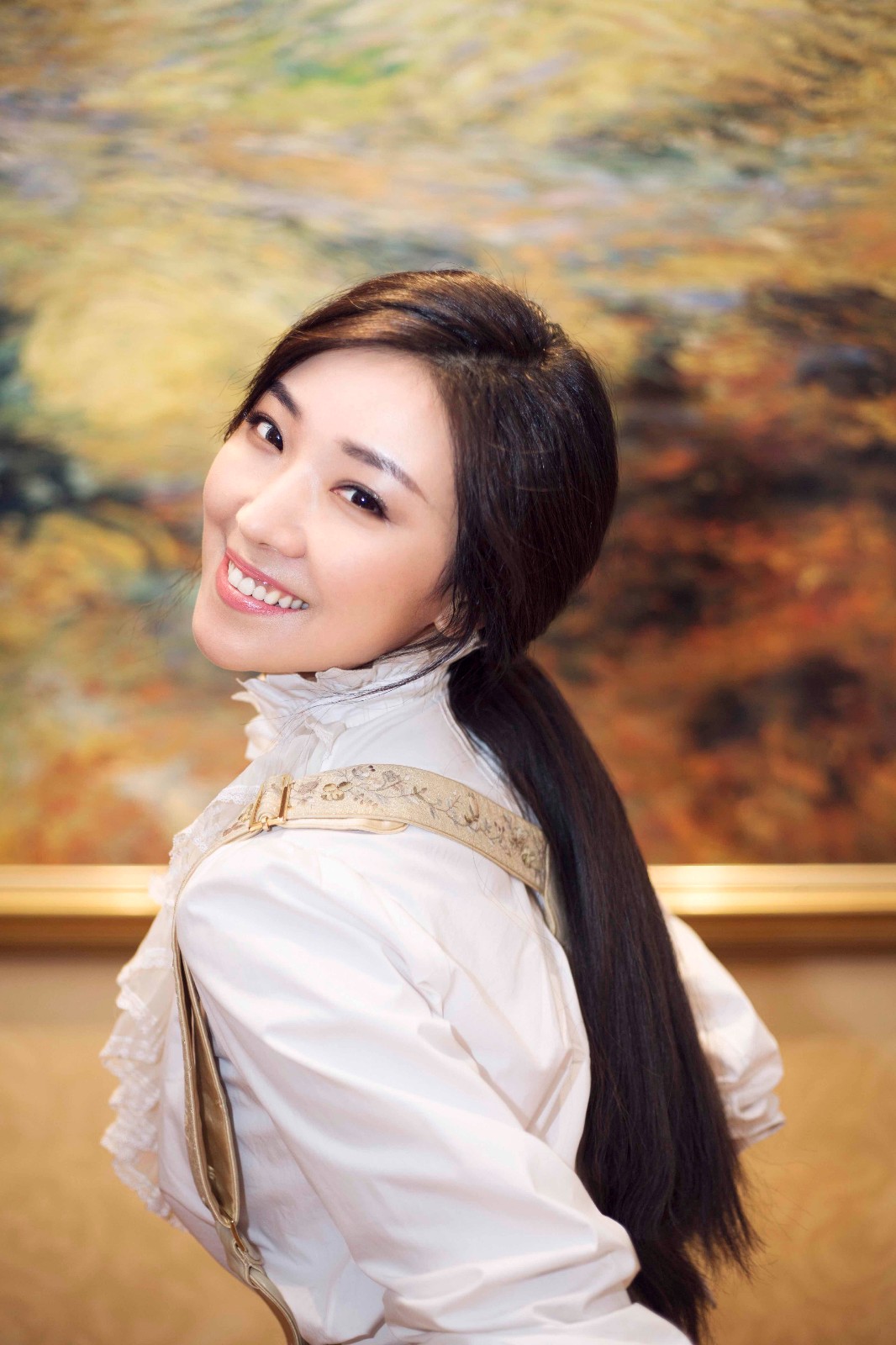 菅纫姿摩登复古风出席活动 摘得年度飞跃演员奖演技获肯