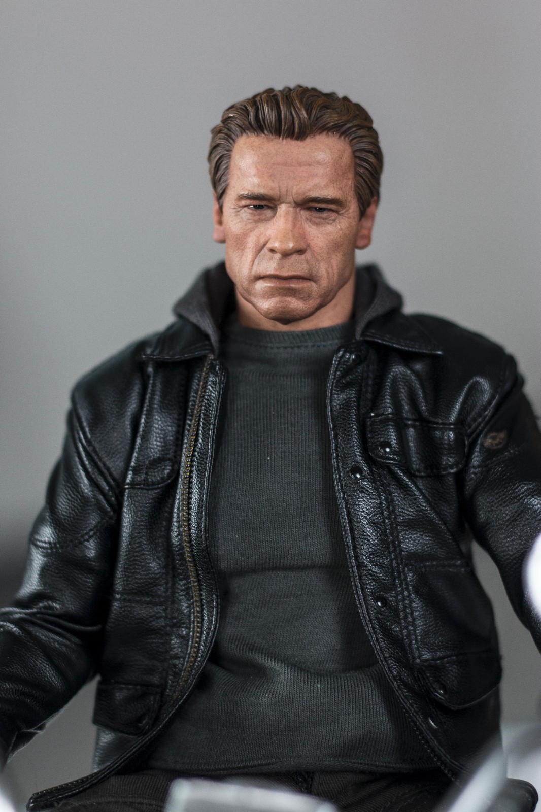 hottoys 终结者：创世纪 T800 阿诺施瓦辛格