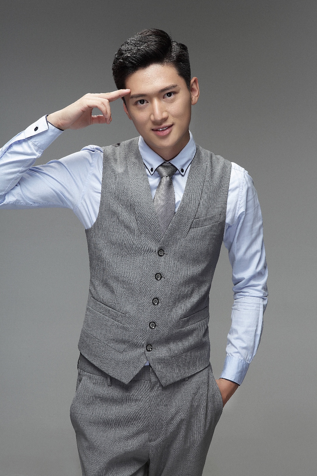 《冰雪初体验》首播 李牧开局偷师自学成才