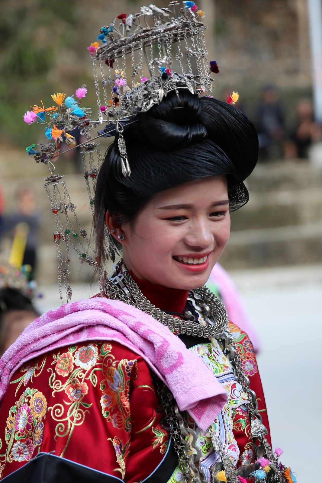 当地侗族女盛装素有"唐宋宫廷装"之称,侗年等重大节日活动,是她们