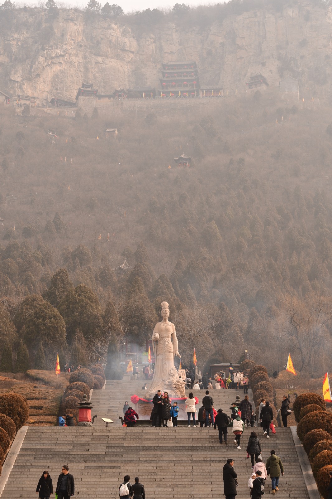 精致游览地世界吊庙娲皇宫