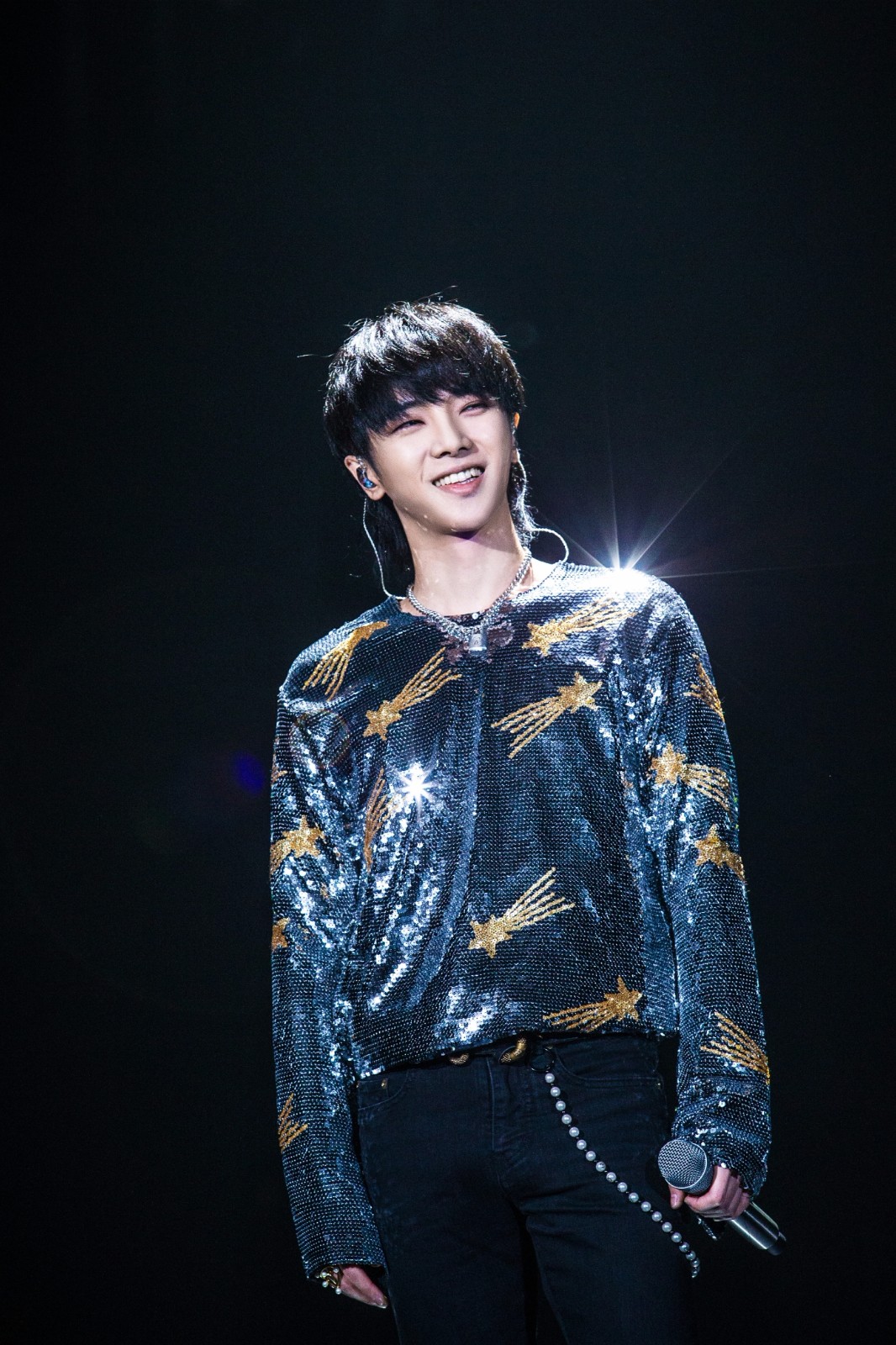 《歌手》2018华晨宇冒险亮"底牌" 《我管你》再秀一流控场能力