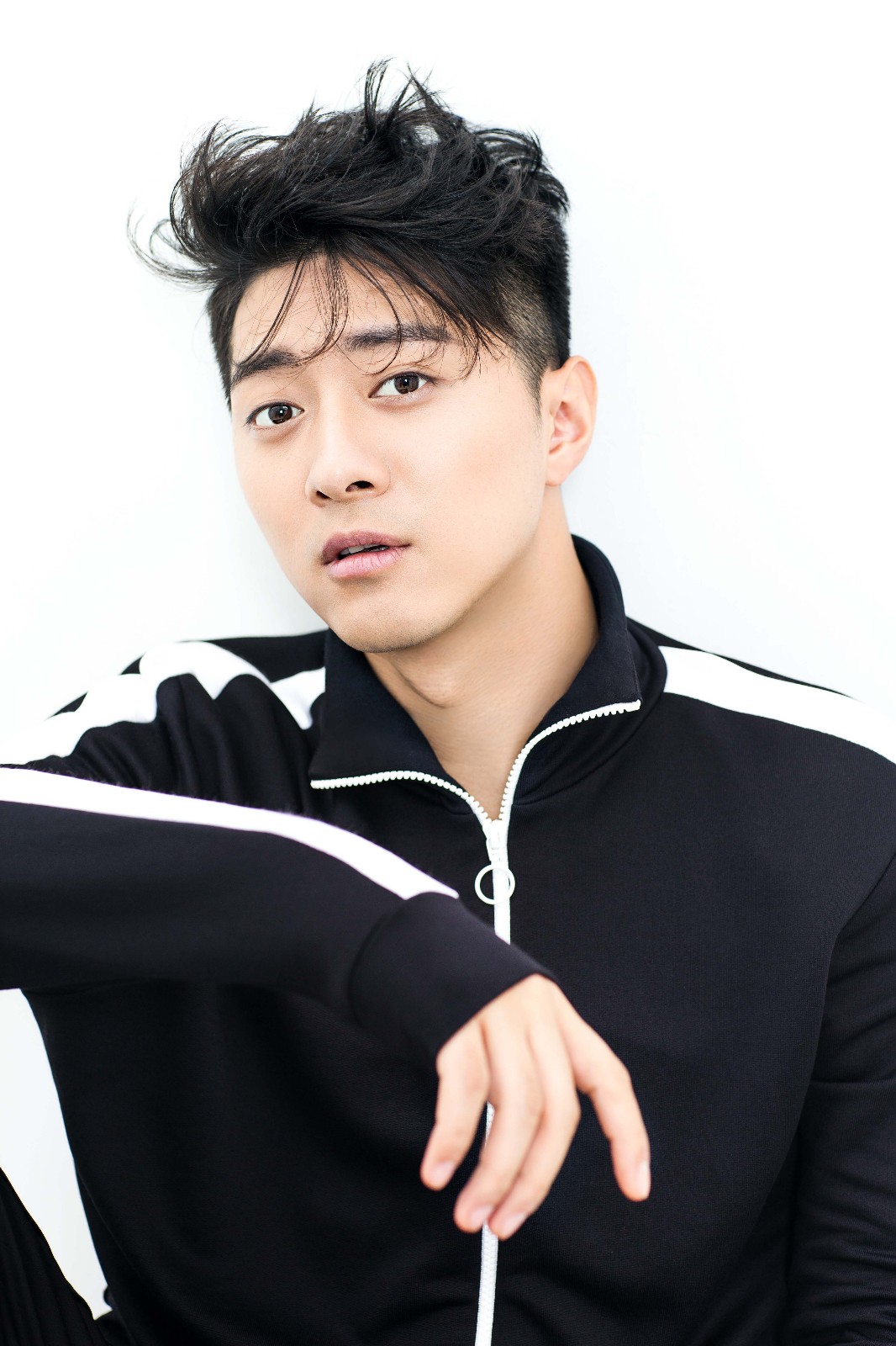 十年文艺兵诠释铁血真军人 郭家豪《红海行动》里的断臂医疗兵