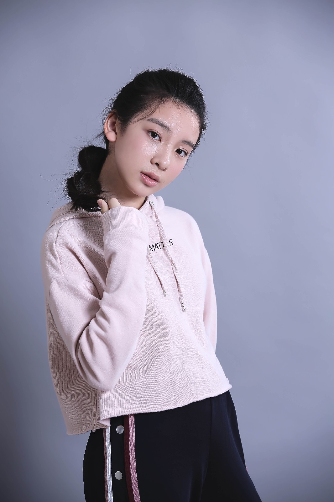 蒋欣悦时尚运动风写真曝光 简约时尚尽显活力