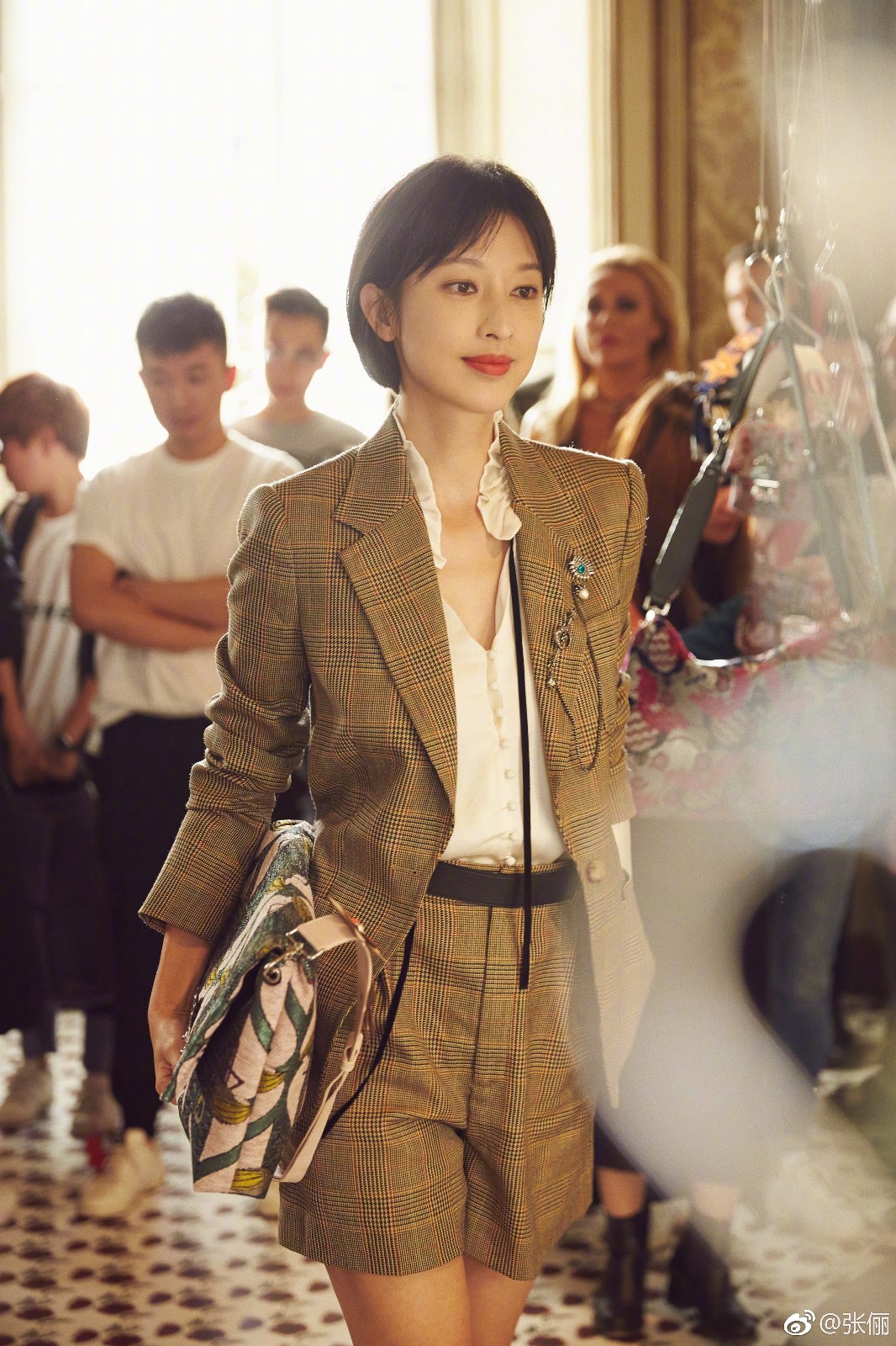 终于有人出面拯救"刘胡兰发型"了,张俪教你如何驾驭短发!