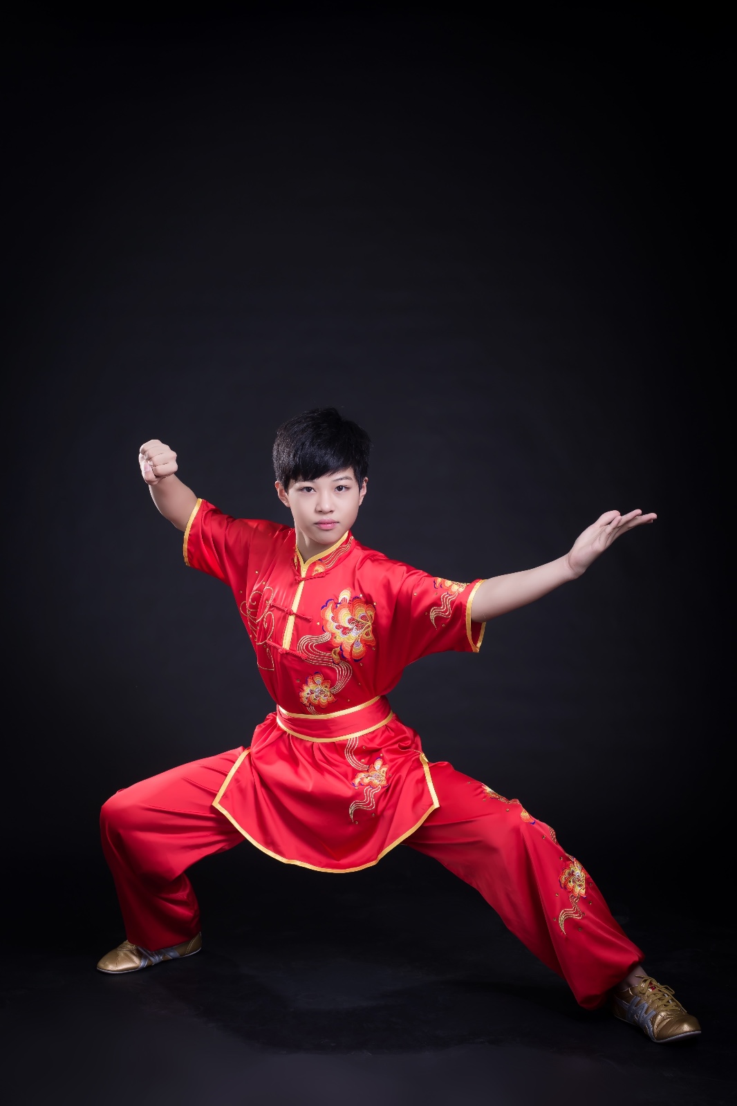 功夫小子:谷文泽-武术服,器械写真集(红)