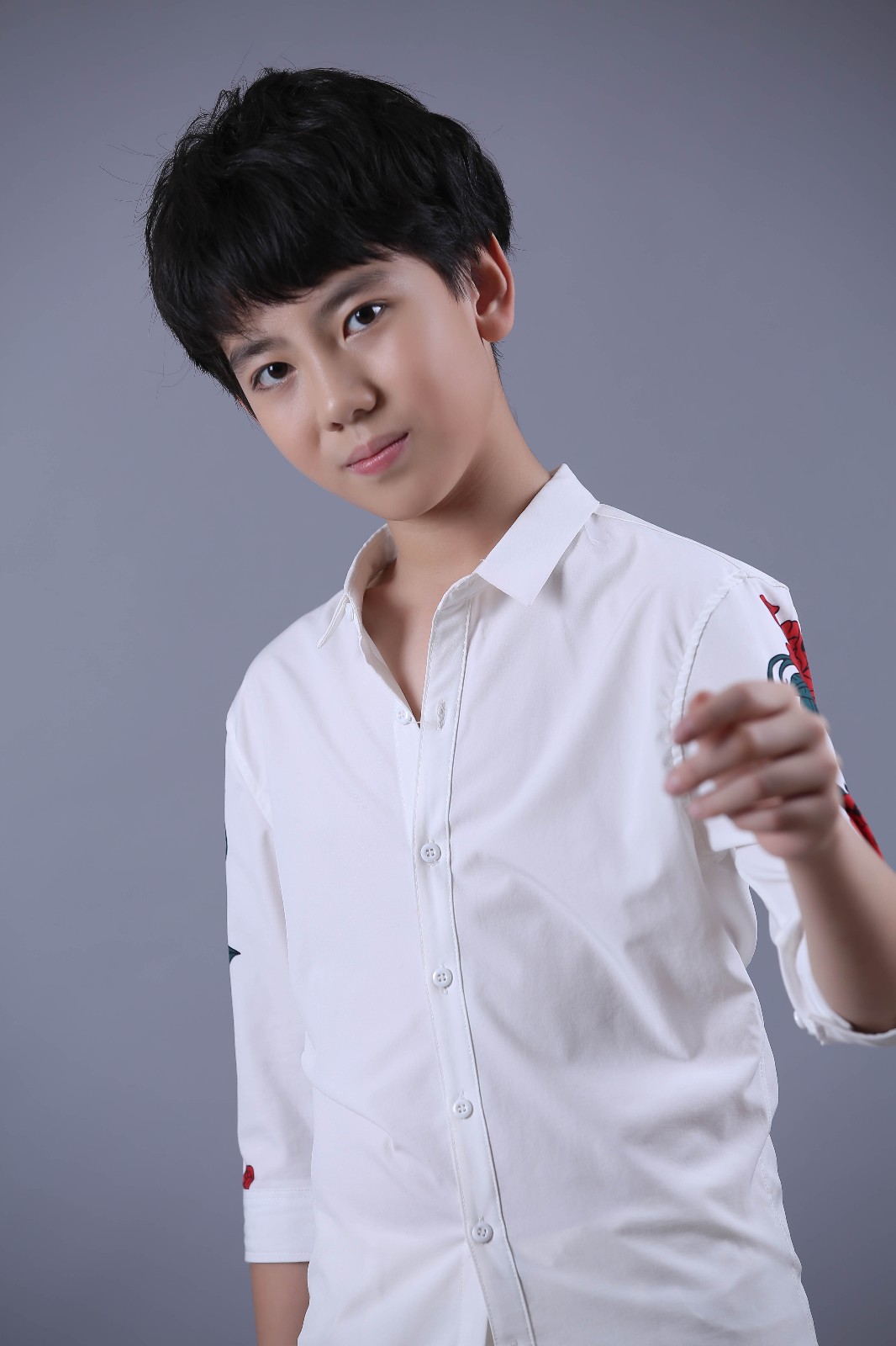 雷昊汶最新写真大片曝光: 阳光温暖尽显少年纯真