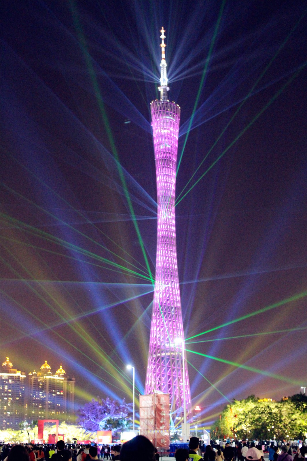 一年只有一次:广州塔上演世界级灯光秀|广州塔|电视塔|广州_新浪新闻
