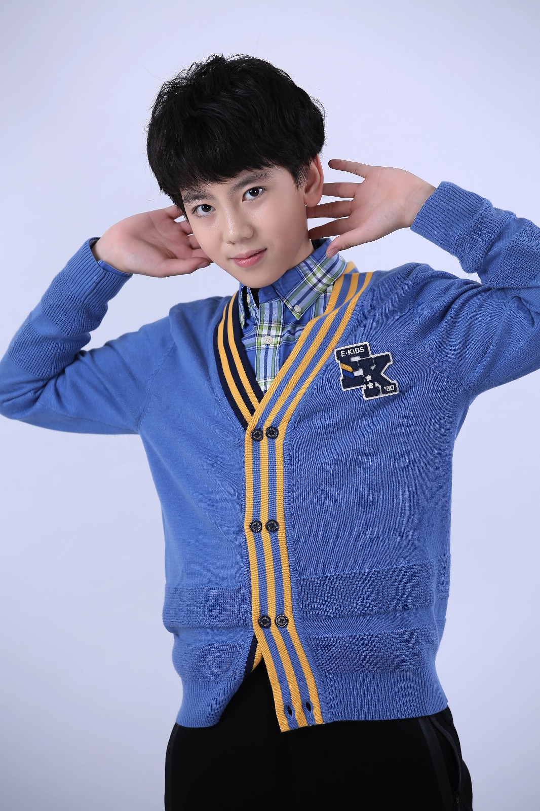 雷昊汶最新写真大片曝光: 阳光温暖尽显少年纯真