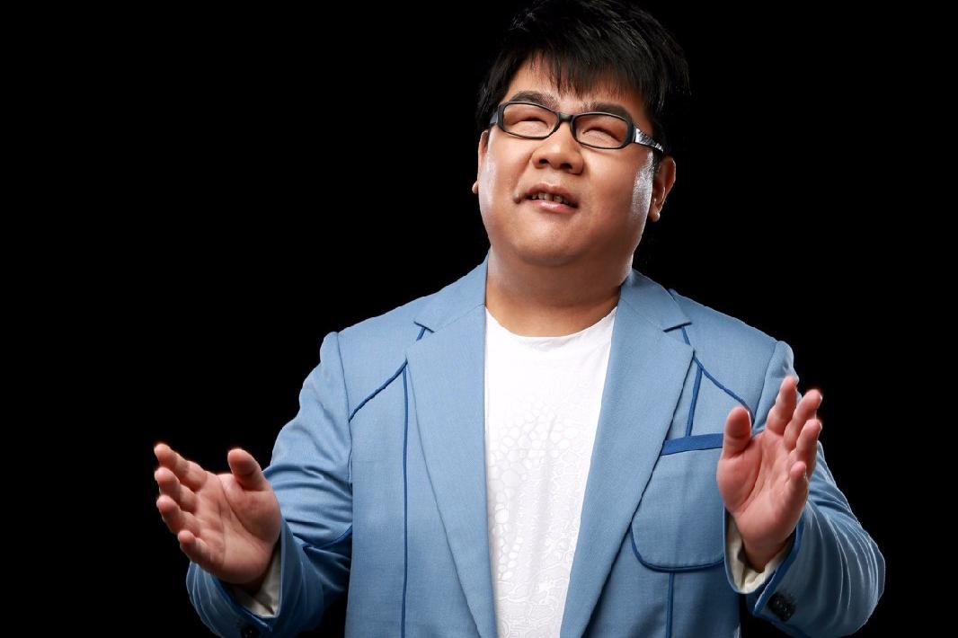 盲人杨光走红后,膨胀耍大牌,被导演骂滚出娱乐圈