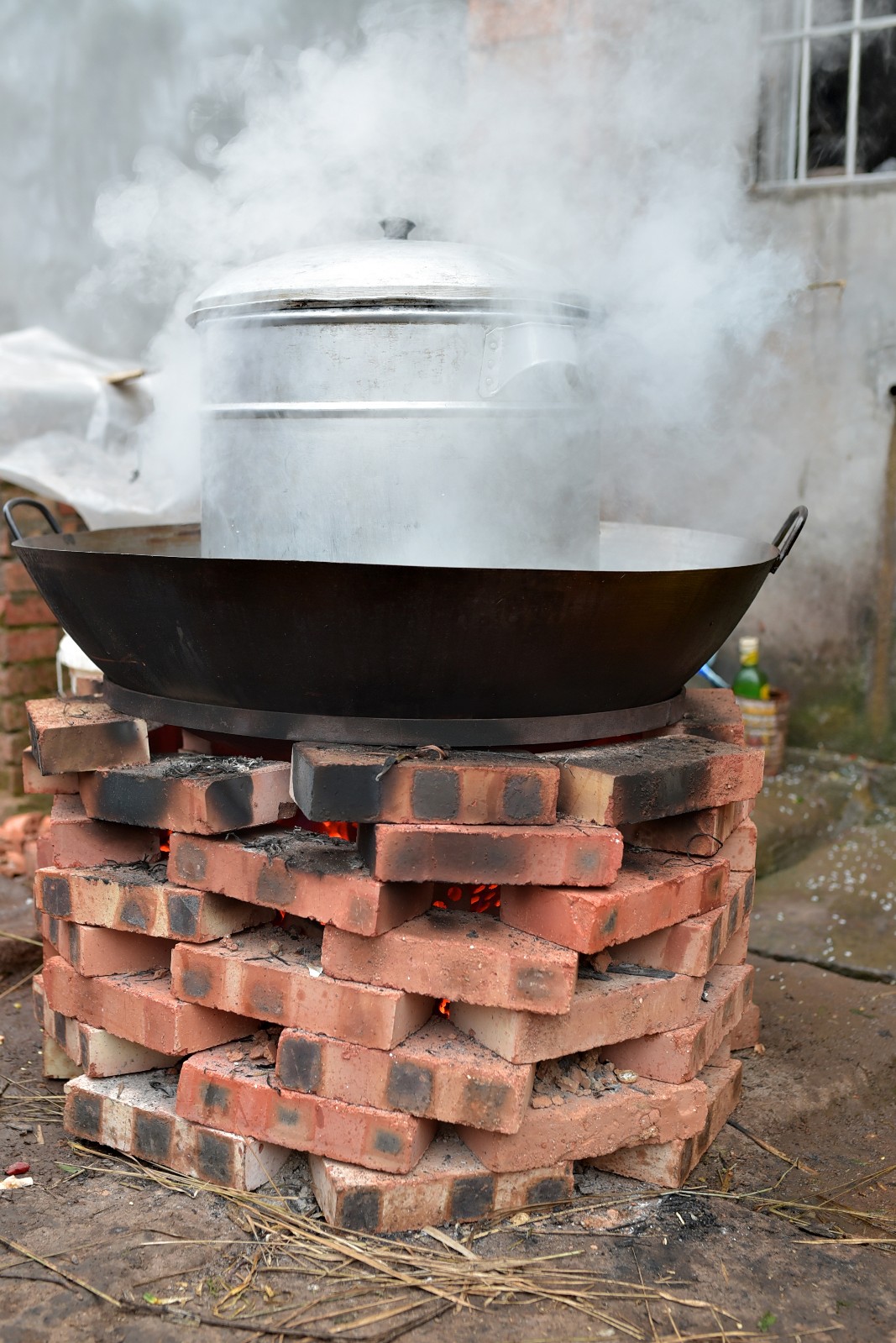 新娘零彩礼低调出嫁打破农村恶习婚宴 这样的姑娘打着灯笼都难找
