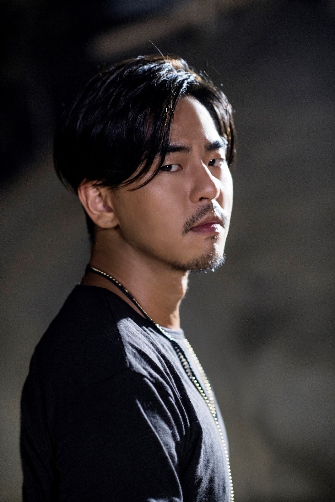 柯有伦《告诉我》mv玩爆破 唱片公司投保千万