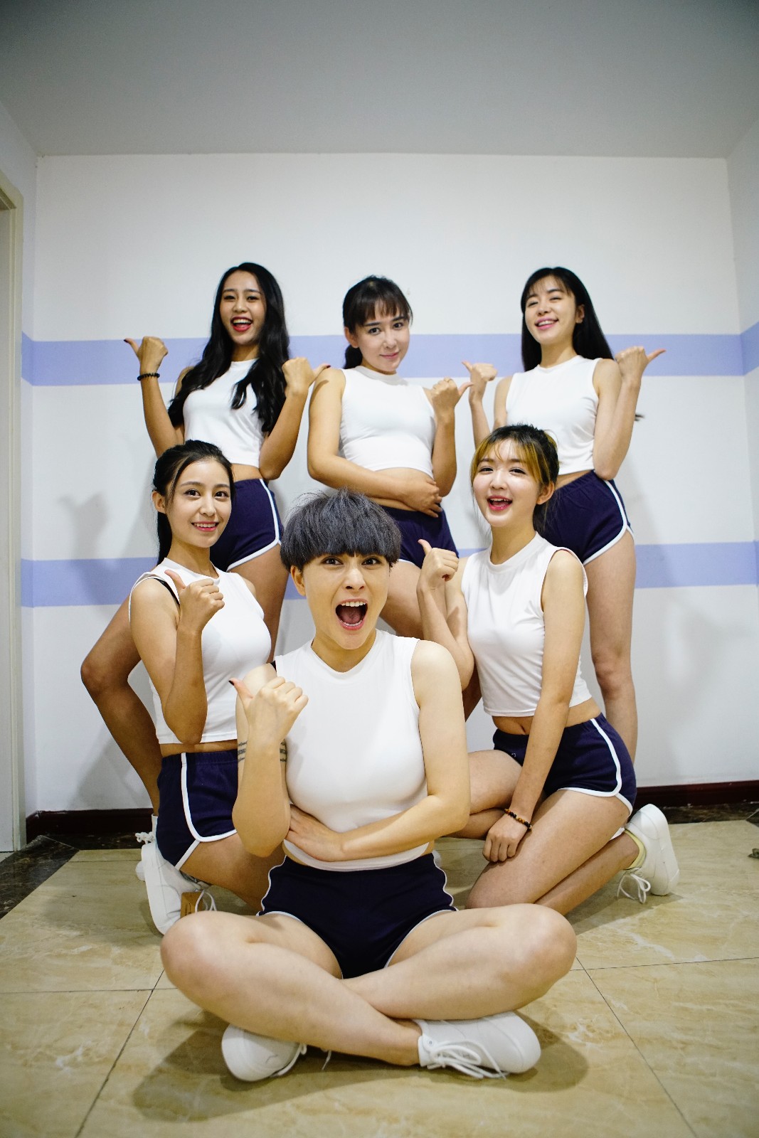 《翻滚吧姐妹》:这部电影有颜值有身材,把钢管舞拍得太美了