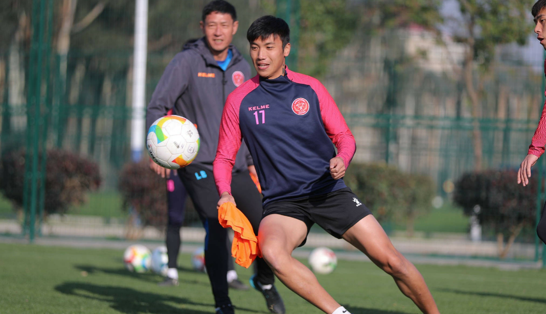 前国足功勋球员黎兵,带领四川安纳普尔纳集训