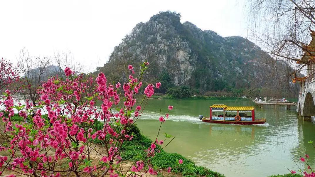 在两个演出项目开始之前,   大家还可以去桃花岛继续遛弯,   再过两