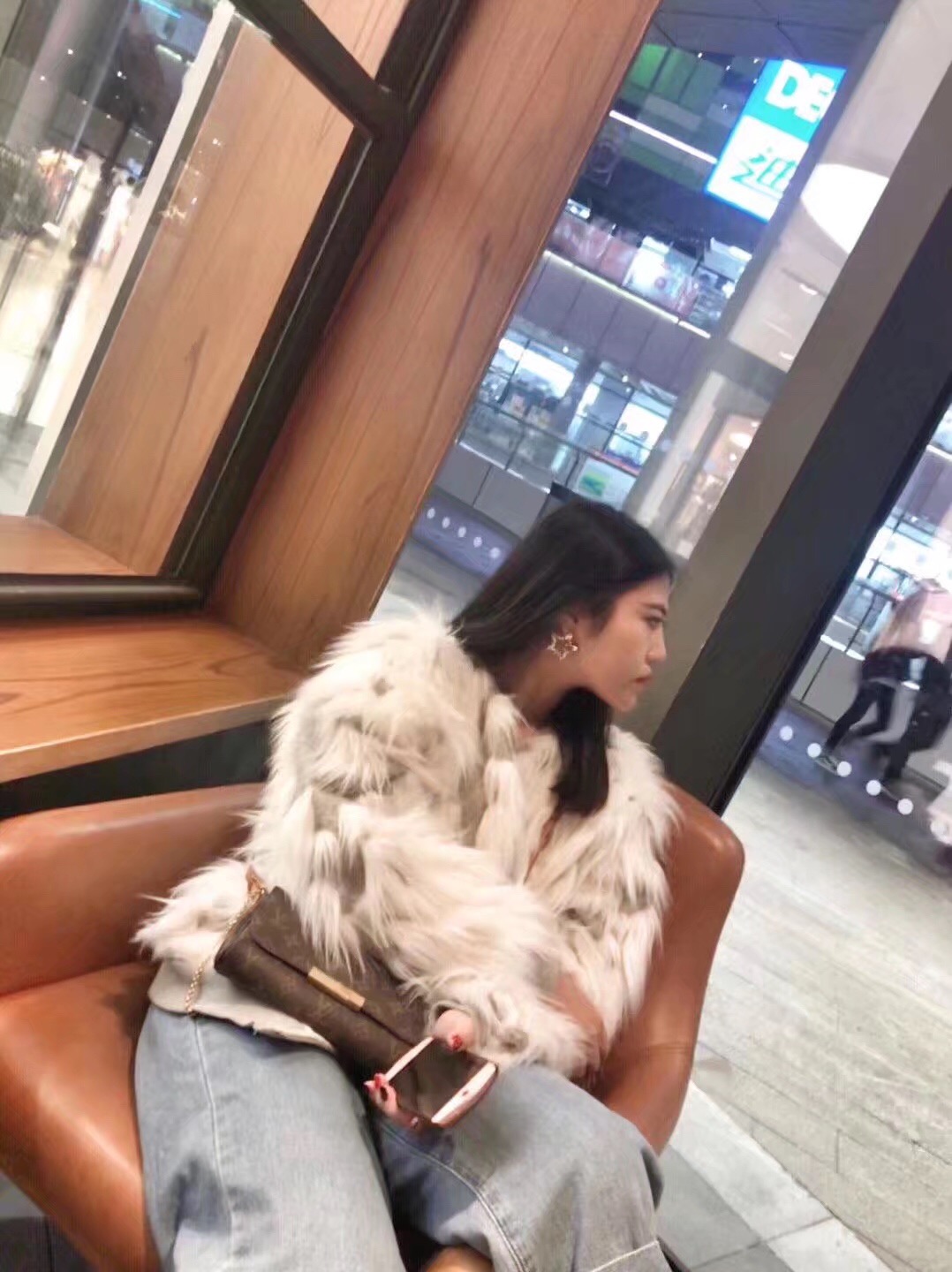 校花美女郗征海口经济学院大三白羊座20岁身高162爱好旅行拍