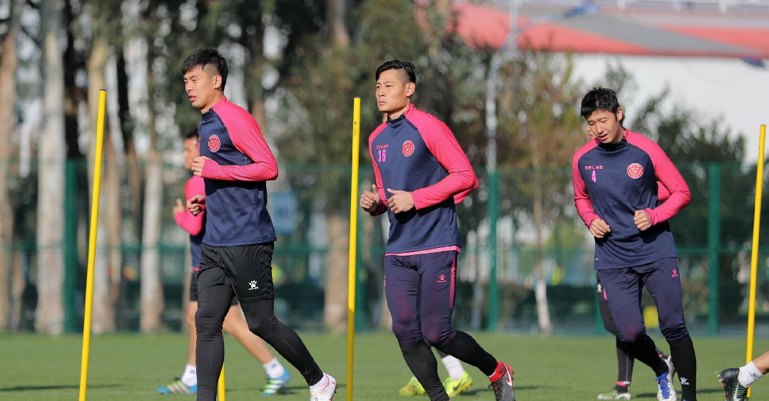 前国足功勋球员黎兵,带领四川安纳普尔纳集训